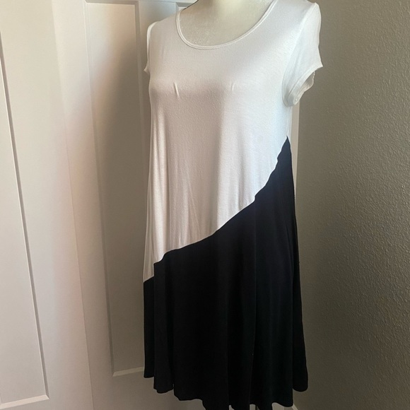 Karen Kane Dress - Picture 1 of 3